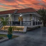 S&T Villa