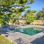S&T Villa