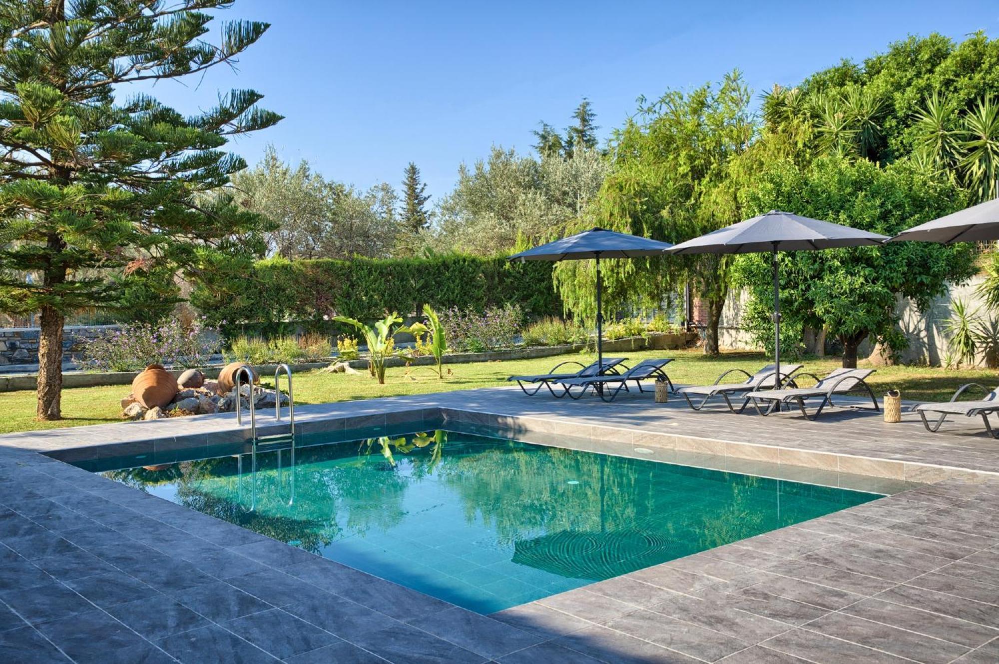 S&t Villa Charaki